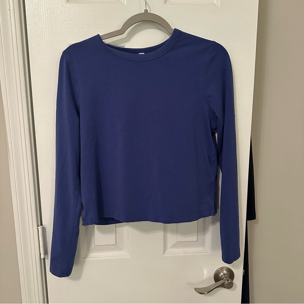 Lululemon Athletica Classic Fit Cotton Blend
Long Sleeve Top Woman's size 6 Blue